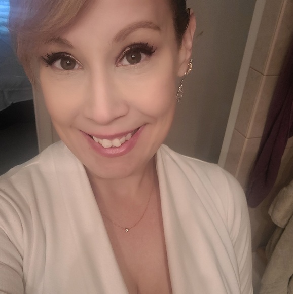 Meet your Posher, Constance - Picture 1 of 1